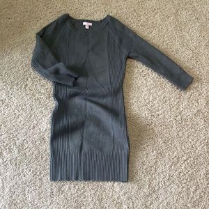 NWOT WOMENS SMALL SWEATER DRESS SMOKE FREE HOME (pet free but love pets)❤️